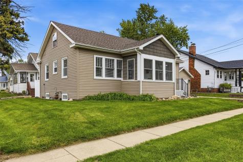 330 24th Street NE Cedar Rapids IA 52402