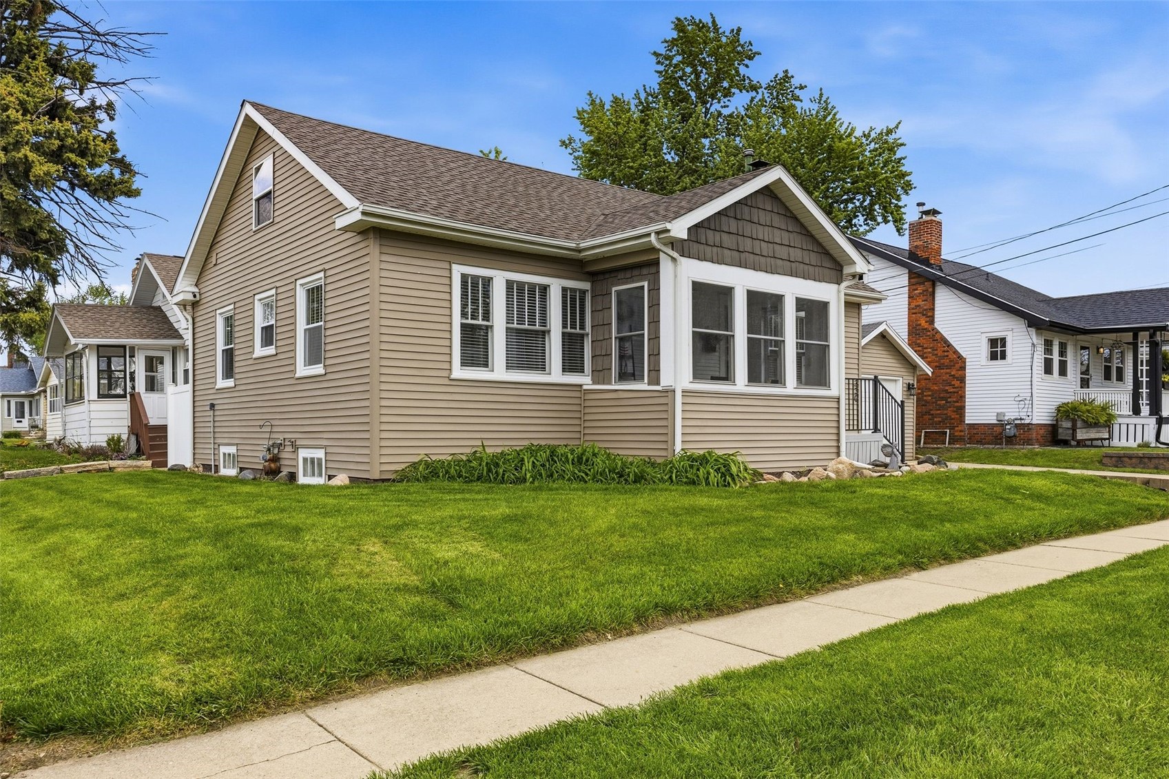 330 24th Street NE Cedar Rapids IA 52402