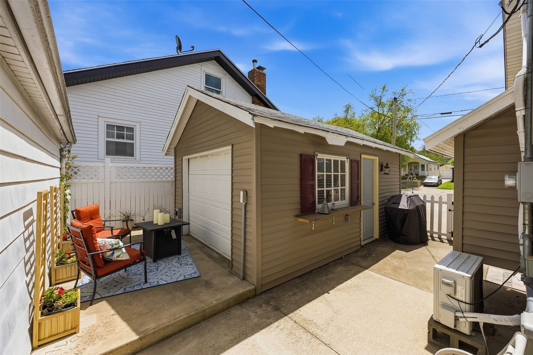 330 24th Street NE Cedar Rapids IA 52402