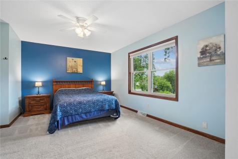 2040 Sandalwood Drive NE Cedar Rapids IA 52402