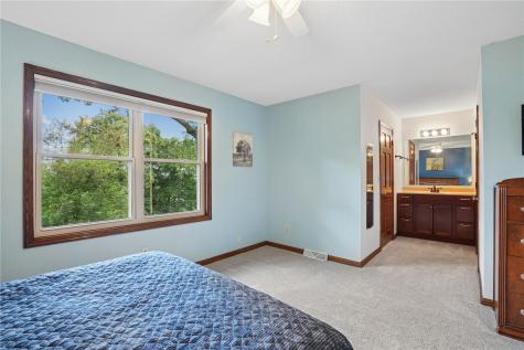 2040 Sandalwood Drive NE Cedar Rapids IA 52402