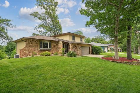2040 Sandalwood Drive NE Cedar Rapids IA 52402