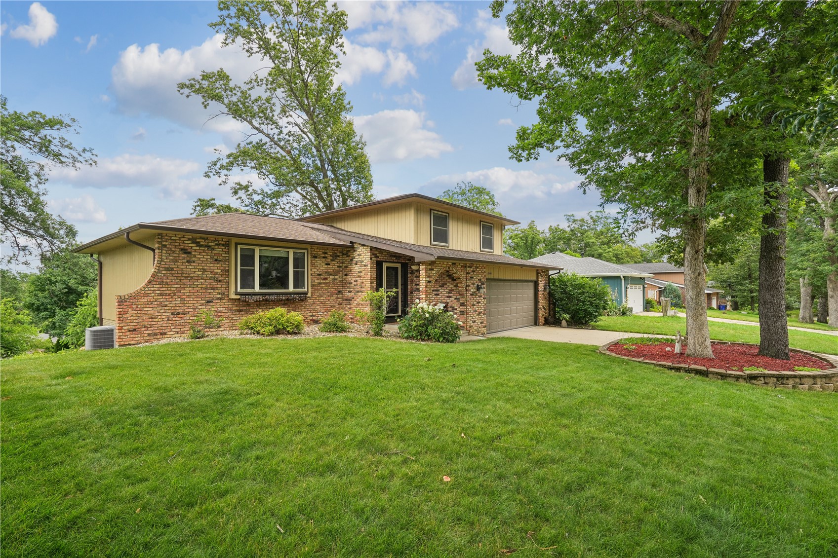 2040 Sandalwood Drive NE Cedar Rapids IA 52402