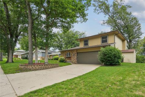 2040 Sandalwood Drive NE Cedar Rapids IA 52402