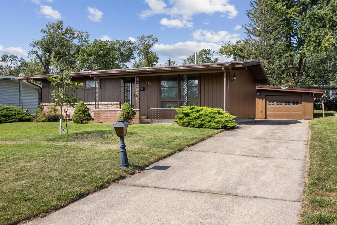 4323 Fairlane Drive NE Cedar Rapids IA 52402