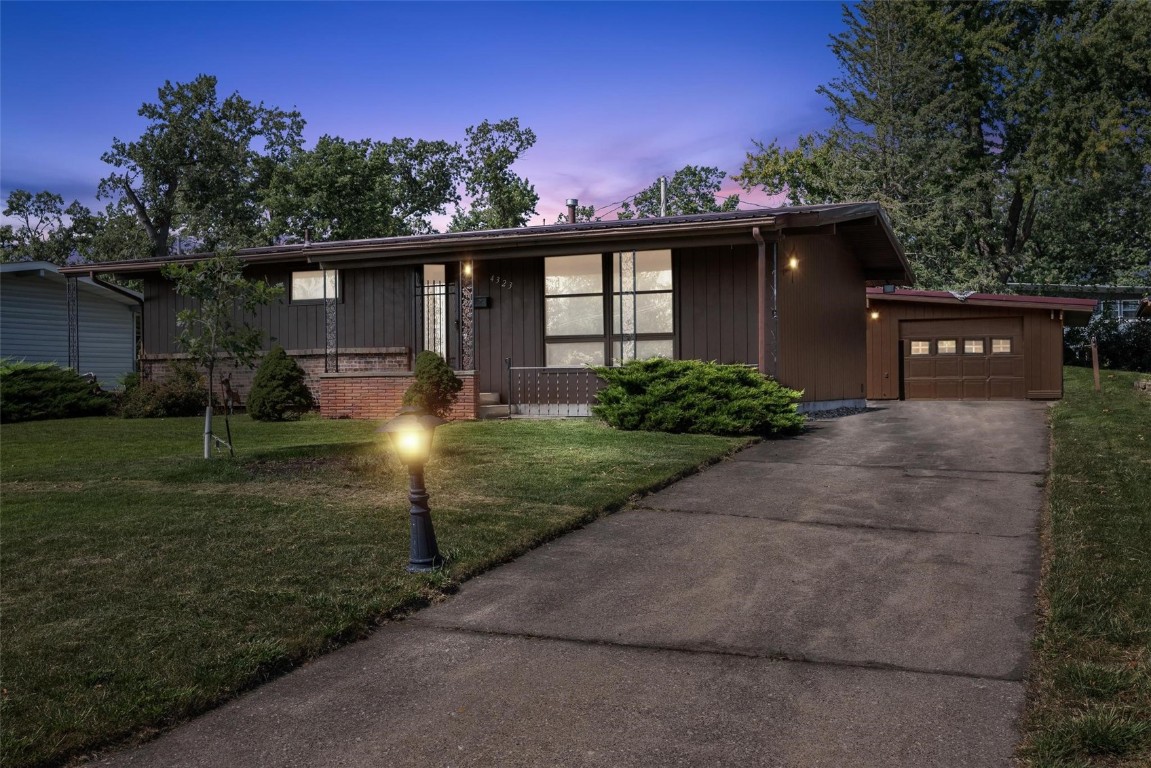 4323 Fairlane Drive NE Cedar Rapids IA 52402