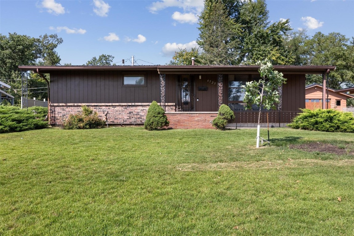 4323 Fairlane Drive NE Cedar Rapids IA 52402