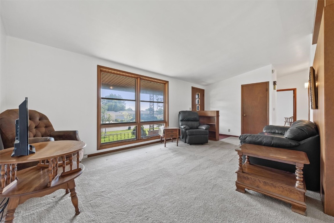 4323 Fairlane Drive NE Cedar Rapids IA 52402