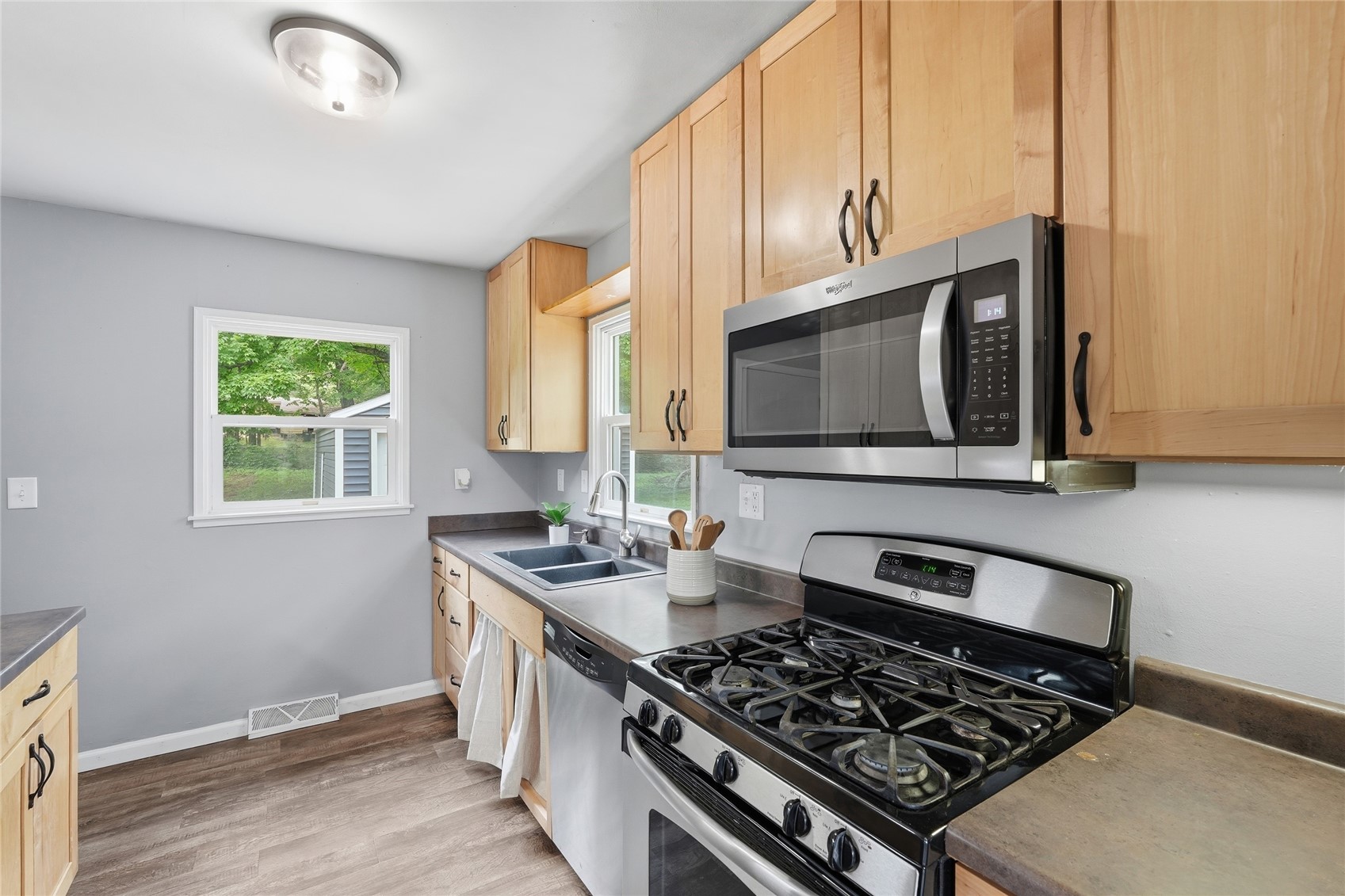 654 S Lucas Street Iowa City IA 52240