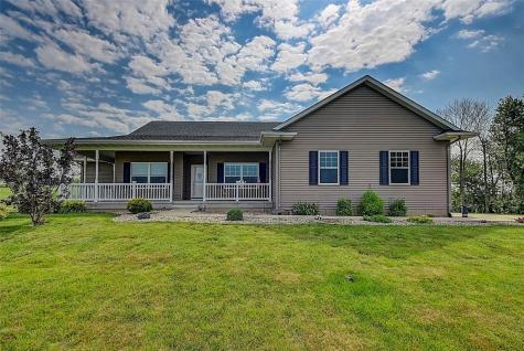10686 225th Avenue Anamosa IA 52205