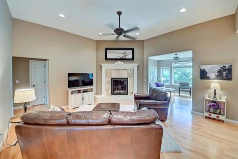 10686 225th Avenue Anamosa IA 52205