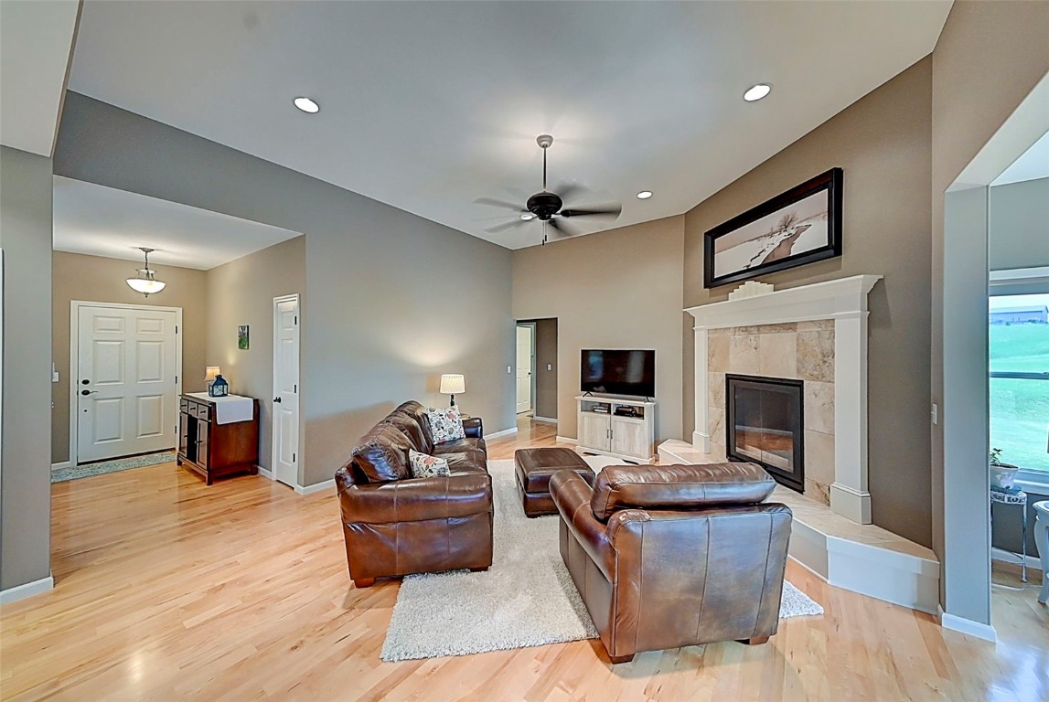 10686 225th Avenue Anamosa IA 52205
