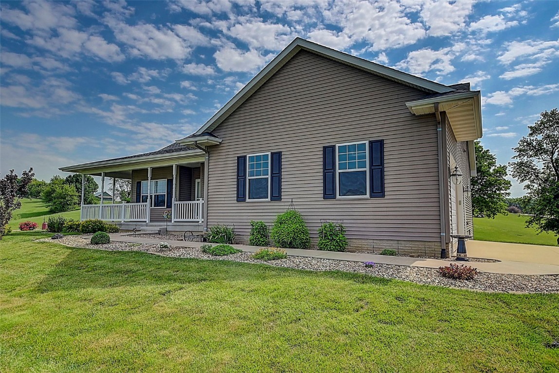 10686 225th Avenue Anamosa IA 52205