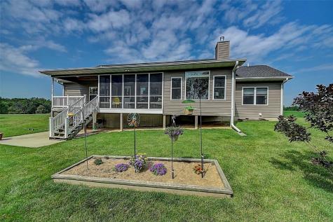 10686 225th Avenue Anamosa IA 52205