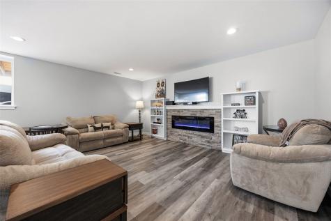 225 Meadow Breeze Lane Center Point IA 52213
