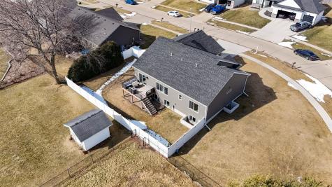 225 Meadow Breeze Lane Center Point IA 52213