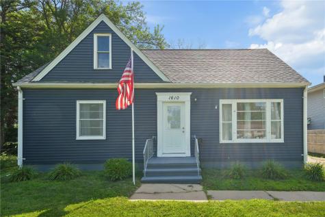 1610 Oakland Road Cedar Rapids IA 52402