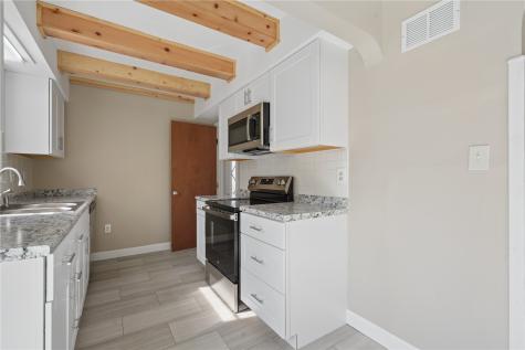 1610 Oakland Road Cedar Rapids IA 52402