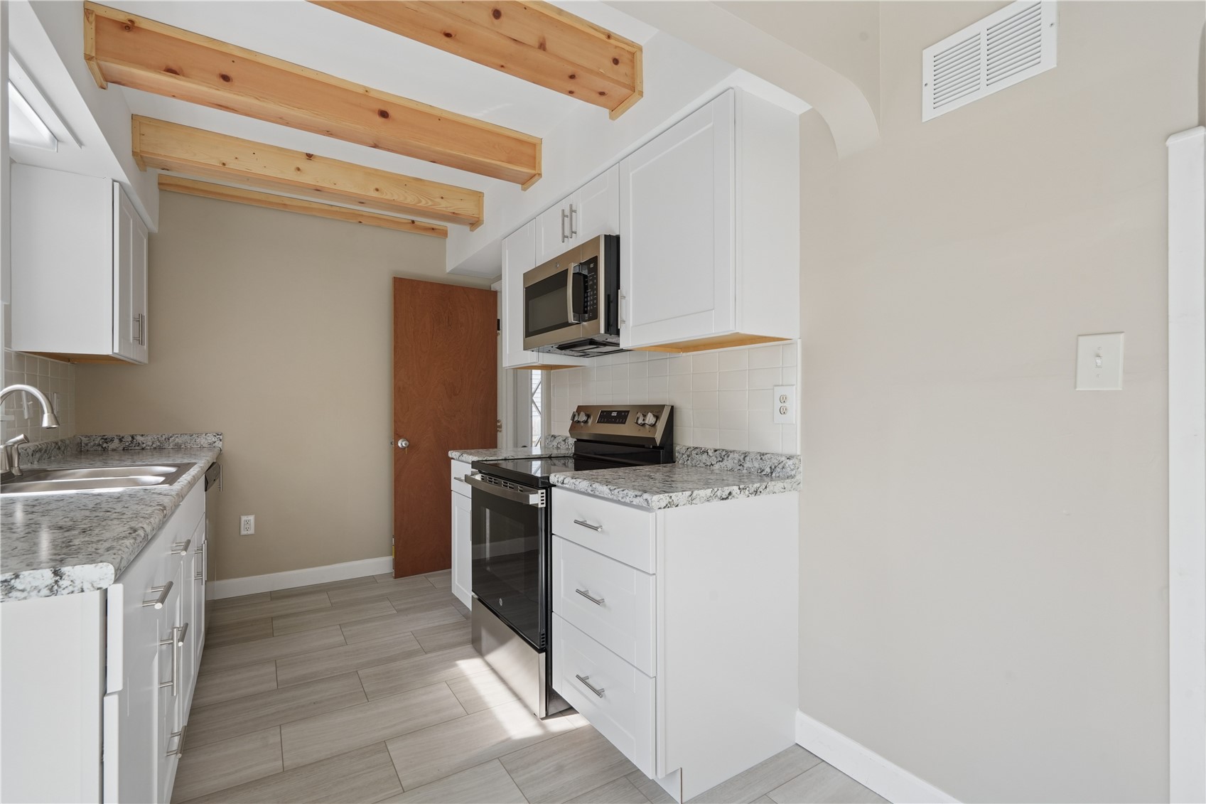 1610 Oakland Road Cedar Rapids IA 52402