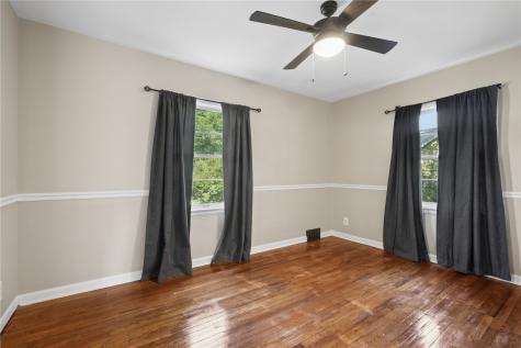 1610 Oakland Road Cedar Rapids IA 52402