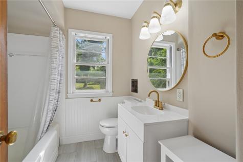 1610 Oakland Road Cedar Rapids IA 52402