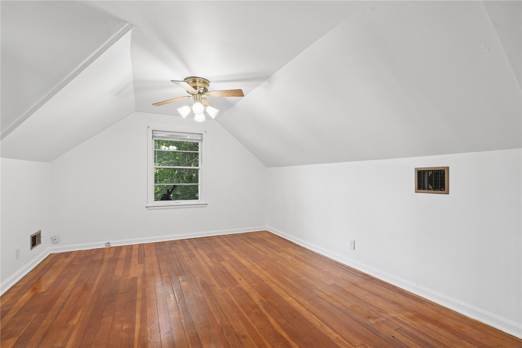 1610 Oakland Road Cedar Rapids IA 52402