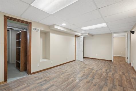 1610 Oakland Road Cedar Rapids IA 52402