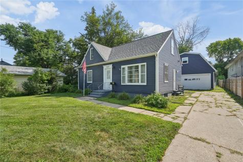 1610 Oakland Road Cedar Rapids IA 52402
