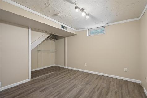 1610 Oakland Road Cedar Rapids IA 52402
