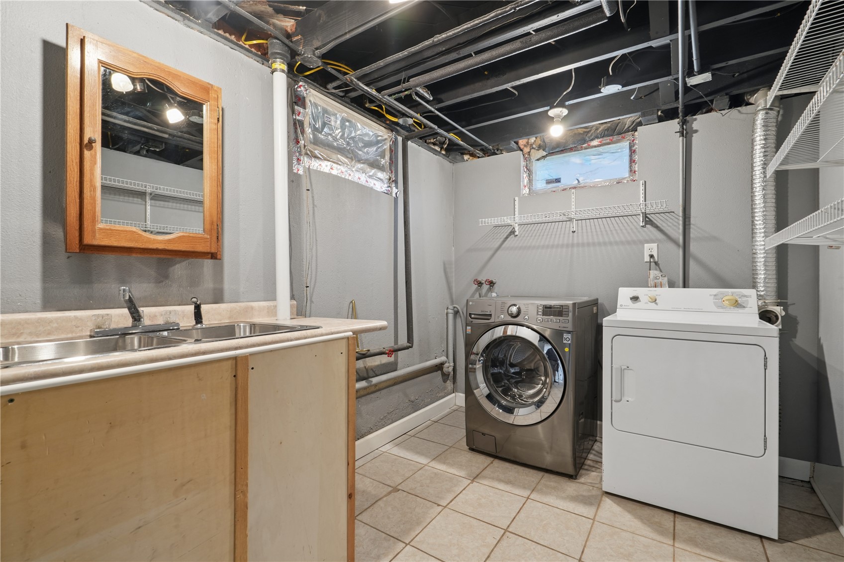 1610 Oakland Road Cedar Rapids IA 52402