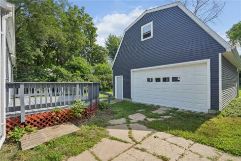 1610 Oakland Road Cedar Rapids IA 52402