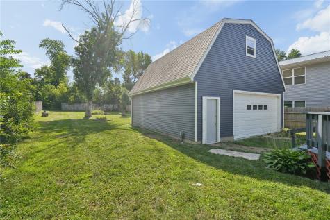 1610 Oakland Road Cedar Rapids IA 52402