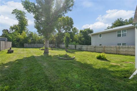 1610 Oakland Road Cedar Rapids IA 52402