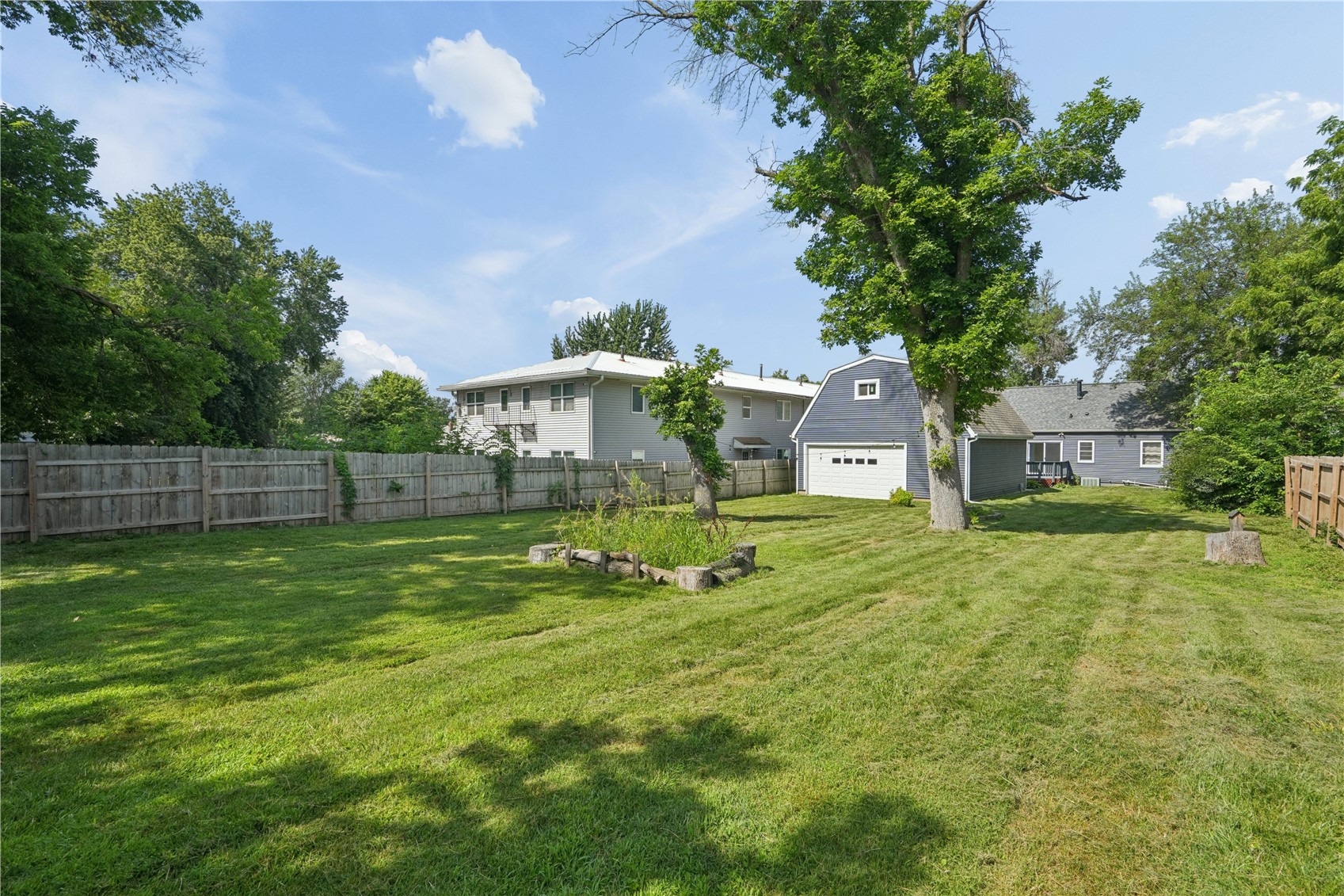 1610 Oakland Road Cedar Rapids IA 52402