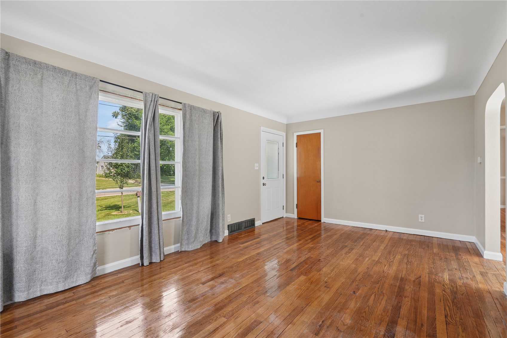 1610 Oakland Road Cedar Rapids IA 52402