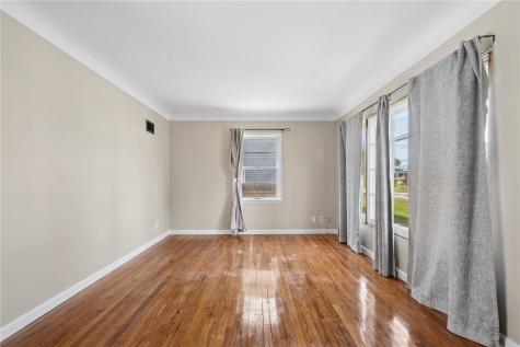 1610 Oakland Road Cedar Rapids IA 52402