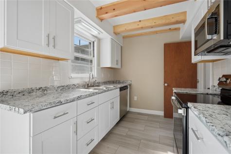 1610 Oakland Road Cedar Rapids IA 52402