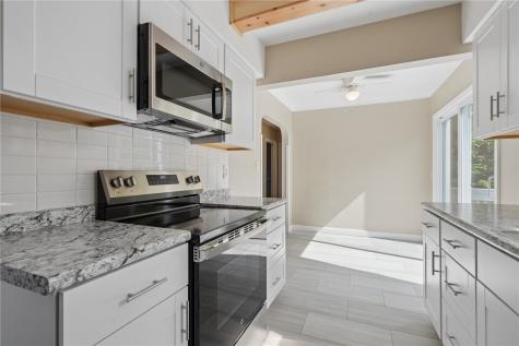 1610 Oakland Road Cedar Rapids IA 52402