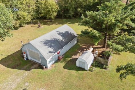 3766 Greens Grove Road Center Point IA 52213