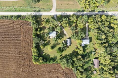 3766 Greens Grove Road Center Point IA 52213