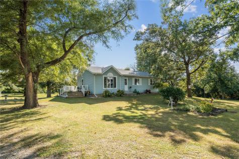 3766 Greens Grove Road Center Point IA 52213