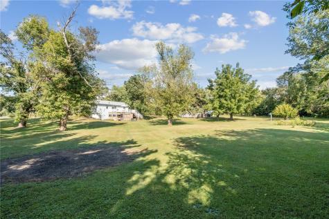 3766 Greens Grove Road Center Point IA 52213