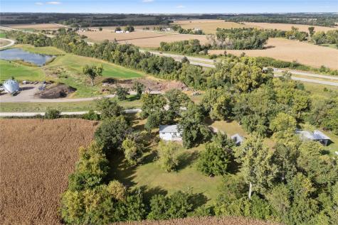 3766 Greens Grove Road Center Point IA 52213