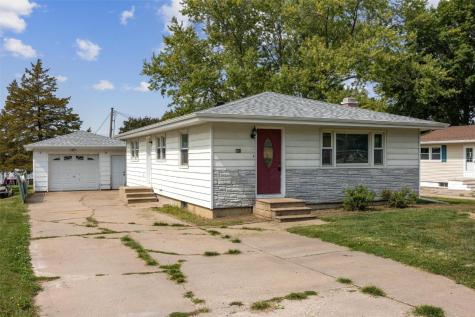901 Park Avenue Center Point IA 52213