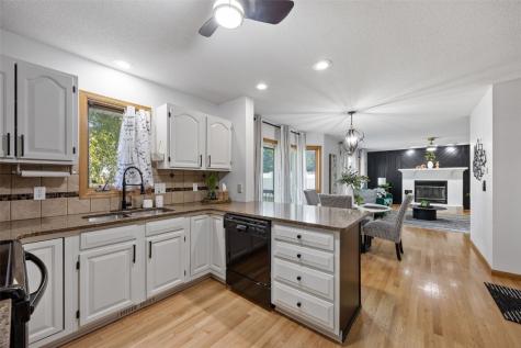 290 W 33rd Avenue Marion IA 52302