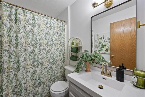 290 W 33rd Avenue Marion IA 52302