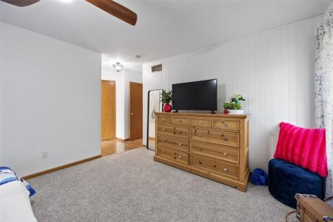290 W 33rd Avenue Marion IA 52302