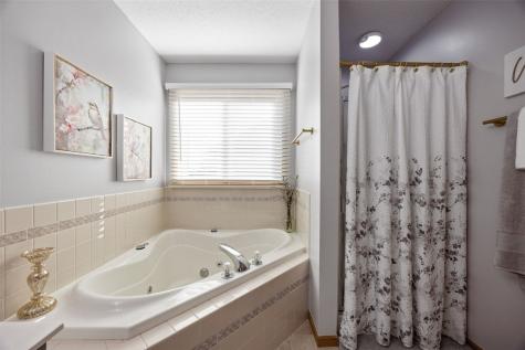 290 W 33rd Avenue Marion IA 52302