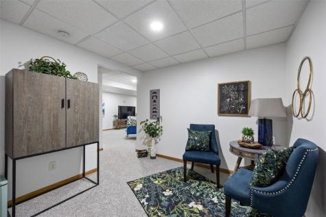 290 W 33rd Avenue Marion IA 52302