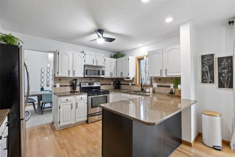 290 W 33rd Avenue Marion IA 52302